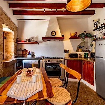 Sienna Townhouse - Charming House Central Old Town * Pollenca
